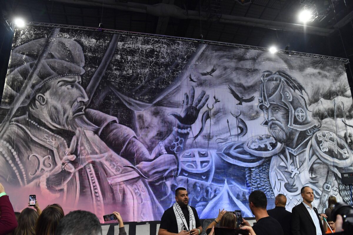 Το πανό που ανέβηκε στον αγώνα PARTIZAN με FENERBAHCE