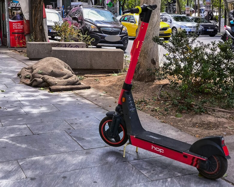 Εξοργιστική ληστεία στη Θεσσαλονίκη: 13χρονος άρπαξε το πατίνι 21χρονου απειλώντας τον πως θα βγάλει μαχαίρι