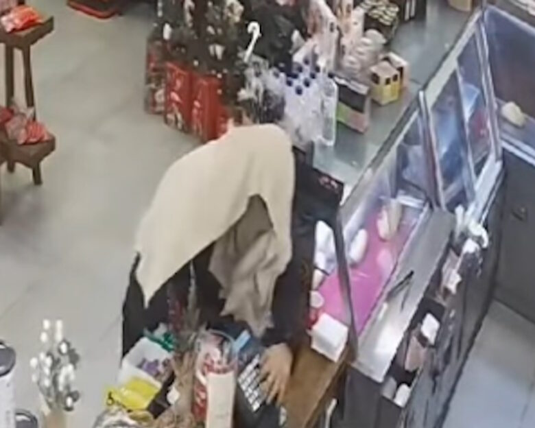 Ηλεία: Επιχείρησε να ληστέψει καφέ με πετσέτα στο κεφάλι και κατσαβίδι – Συνελήφθη αφού έκλεψε 70 ευρώ