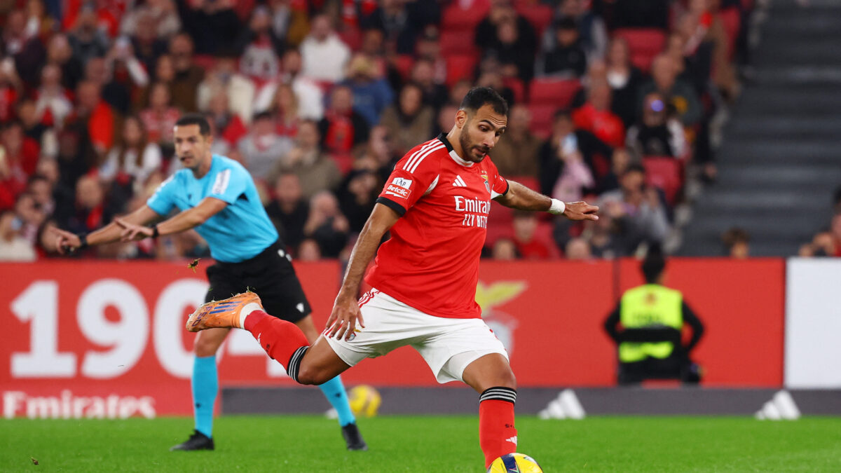 Ο Βαγγέλης Παυλίδης σκοράρει για την Μπενφίκα