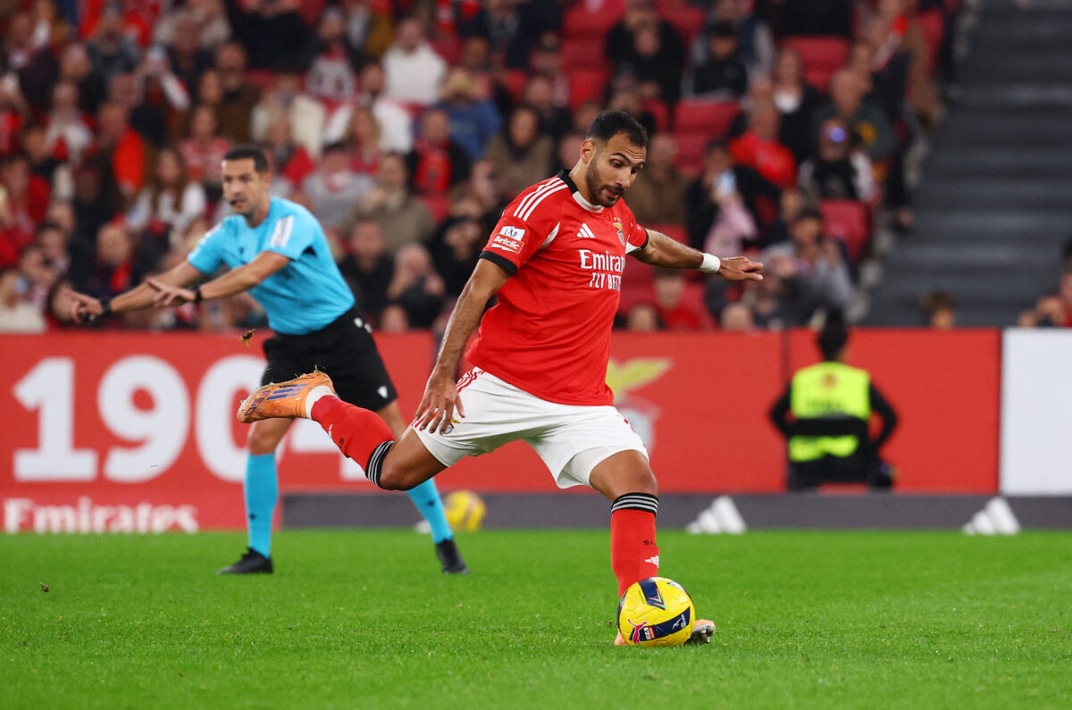 Ο Βαγγέλης Παυλίδης σκοράρει για την Μπενφίκα