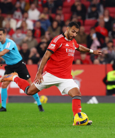 Ο Βαγγέλης Παυλίδης σκοράρει για την Μπενφίκα