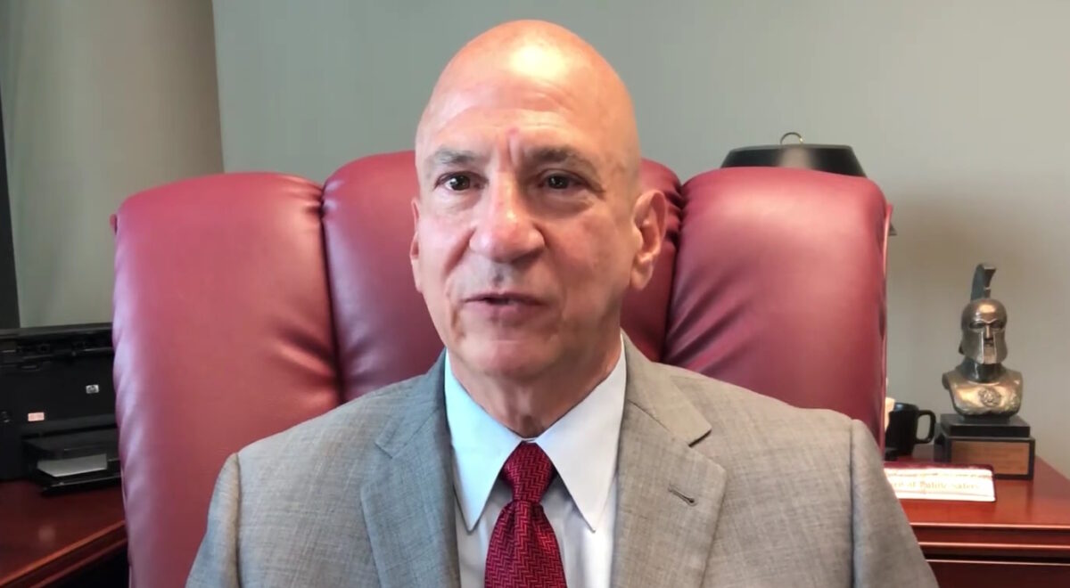 Ο εισαγγελέας Πιτ Σκανδαλάκης εναντίον του Τραμπ για απόπειρα ανατροπής του εκλογικού αποτελέσματος στην Τζόρτζια