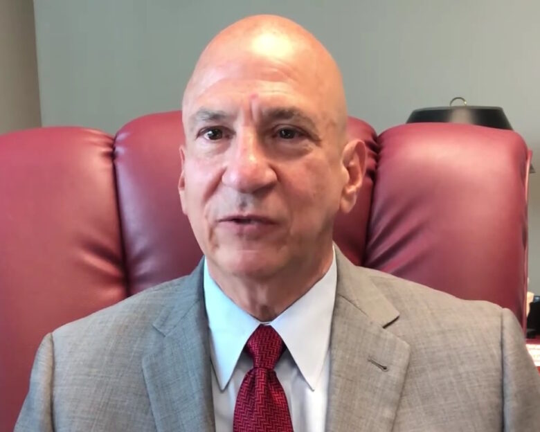 Ο εισαγγελέας Πιτ Σκανδαλάκης εναντίον του Τραμπ για απόπειρα ανατροπής του εκλογικού αποτελέσματος στην Τζόρτζια