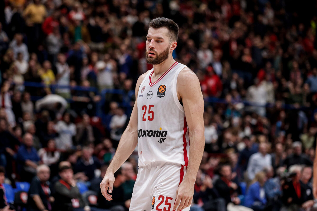 Ο Πίτερς κόντρα στην Αρμάνι (EUROKINISSI)