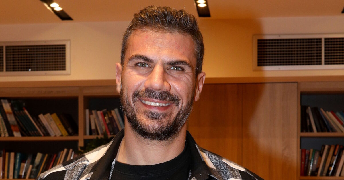Ο Άκης Πετρετζίκης με τον Τζέιμι Όλιβερ: Η φωτογραφία, τα χαμόγελα και το μήνυμα «μείνετε συντονισμένοι»
