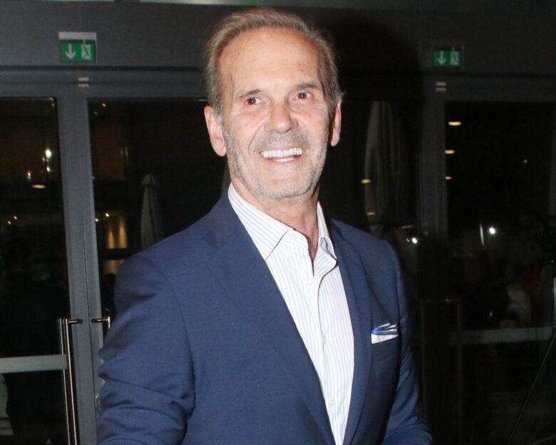 Ο Πέτρος Κωστόπουλος ξέσπασε: Ο Βασίλης Μπισμπίκης έγινε ξεφτίλα, θέλω να ακούσω το όνομα της δημοσιογράφου που συνελήφθη