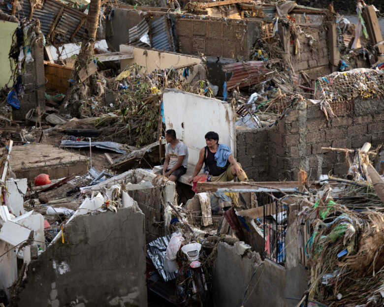 Φιλιππίνες: Ο υπερτυφώνας Φουνγκ-Γουόνγκ απειλεί τη χώρα λίγες μέρες μετά το πέρασμα του φονικού τυφώνα Καλμάγκι