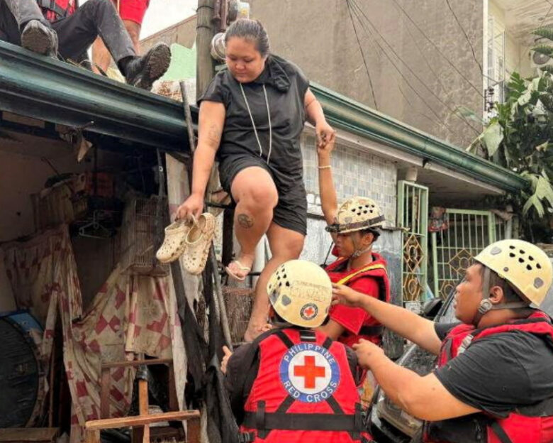 Φιλιππίνες: Ο τυφώνας Καλμάγκι σαρώνει το αρχιπέλαγος – 26 νεκροί και τεράστιες πλημμύρες