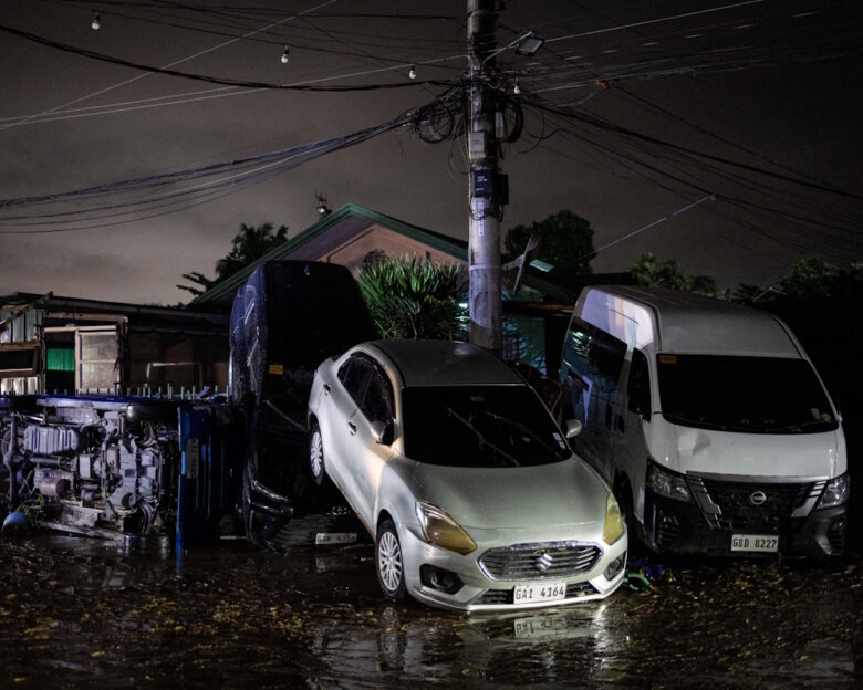 Φιλιππίνες: Έπεσε ελικόπτερο με διασώστες θυμάτων του τυφώνα Καλμάγκι – Σκοτώθηκαν και οι 6 επιβαίνοντες, στους 40 οι νεκροί της θεομηνίας