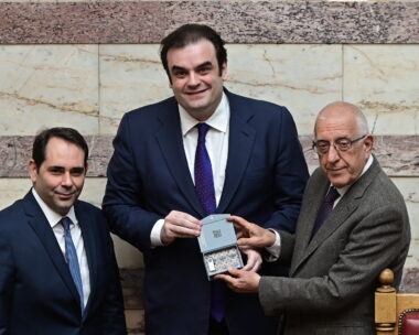 Κατάθεση στην Βουλή, από τον υπουργό Οικονομικών Κυριάκο Πιερρακάκη και τον υφυπουργό Θάνο Πετραλιά του Κρατικού Προϋπολογισμό του 2026