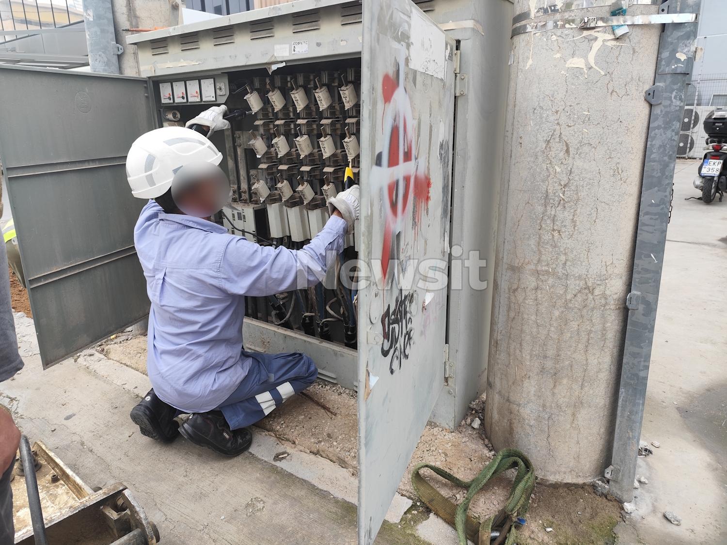 Εργασίες μετά την έκρηξη στον μετασχηματιστή