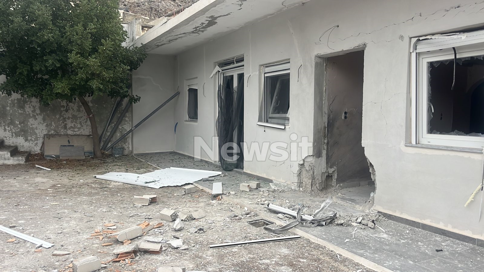 Ζημιές σε σπίτι μετά από έκρηξη