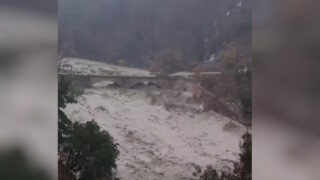 Κακοκαιρία: Βιβλική καταστροφή από τις πλημμύρες σε Ιόνιο και Ήπειρο – «Ποτάμια» οι δρόμοι, κατολισθήσεις και διακοπές ρεύματος