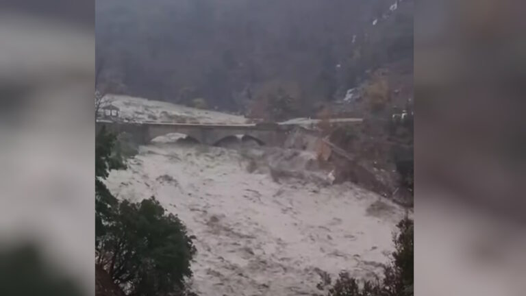 Κακοκαιρία: Βιβλική καταστροφή από τις πλημμύρες σε Ιόνιο και Ήπειρο – «Ποτάμια» οι δρόμοι, κατολισθήσεις και διακοπές ρεύματος