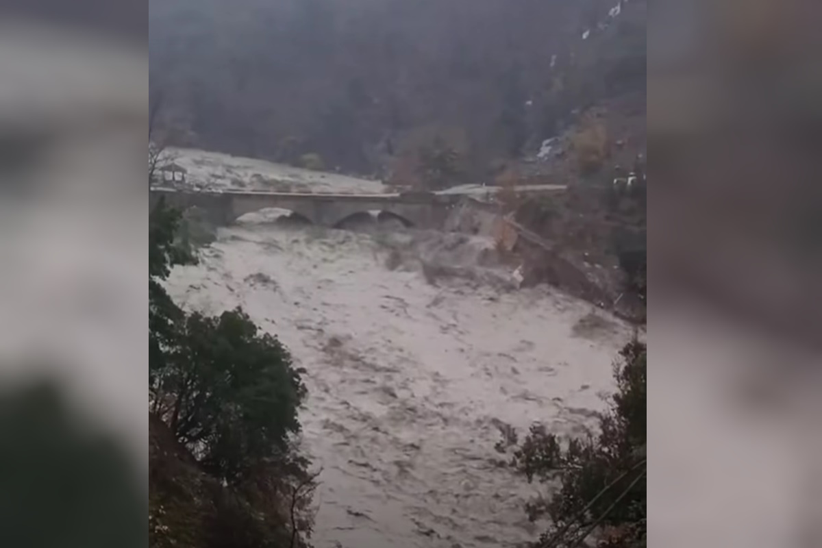 Κακοκαιρία: Βιβλική καταστροφή από τις πλημμύρες σε Ιόνιο και Ήπειρο – «Ποτάμια» οι δρόμοι, κατολισθήσεις και διακοπές ρεύματος