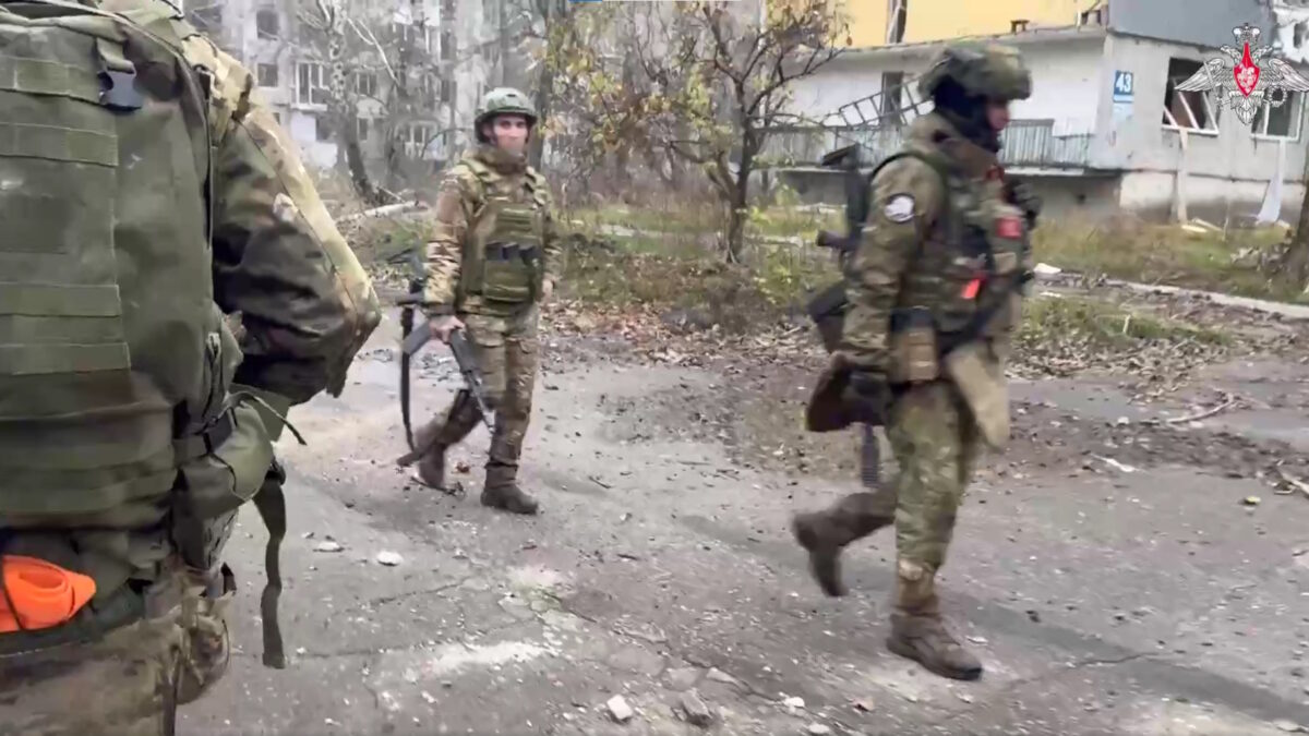 Στιγμιότυπο από βίντεο που δείχνει Ρώσους στρατιώτες στο Ποκρόβσκ