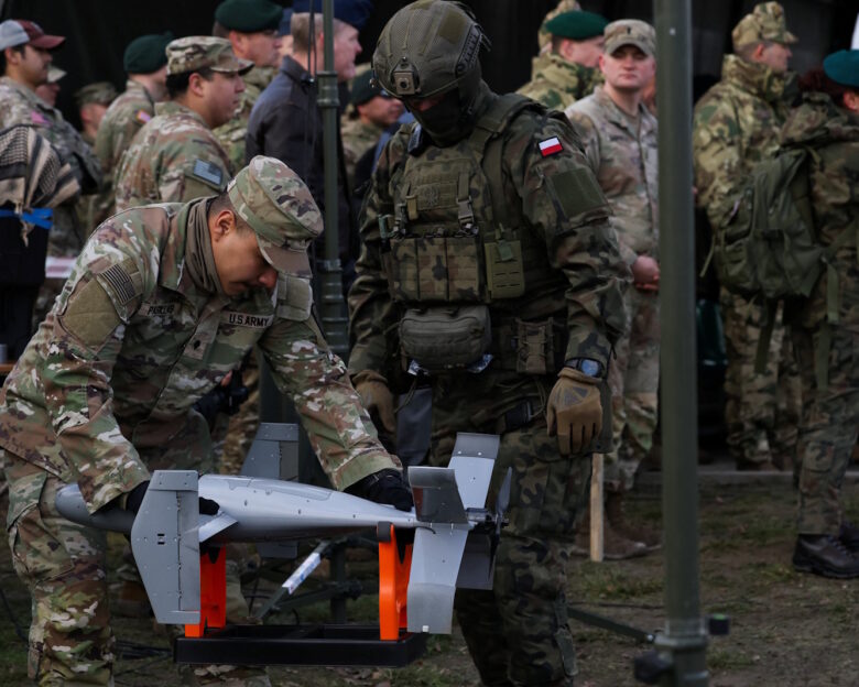 Πολωνία: 10.000 στρατιώτες θα προστατεύουν κρίσιμες υποδομές μετά την δολιοφθορά σε σιδηροδρομική γραμμή