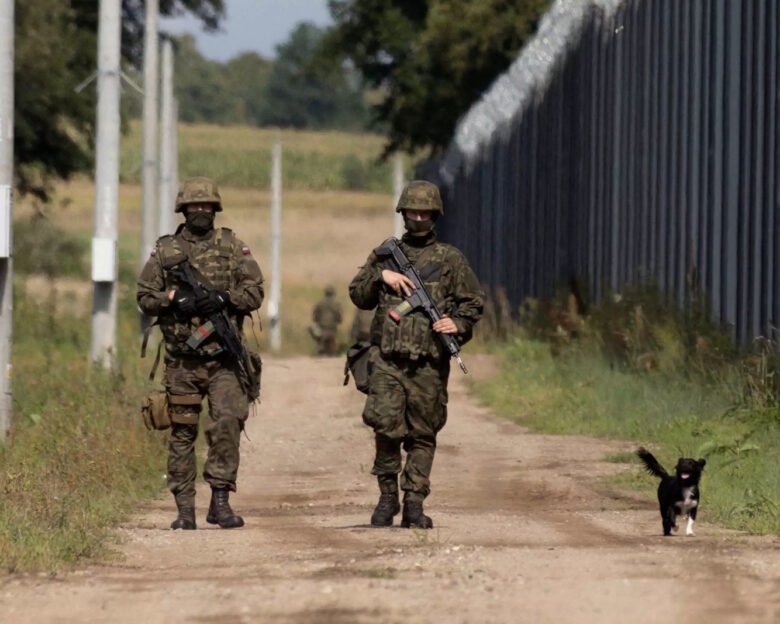Πολωνία: Άνοιξε ξανά δύο συνοριακά περάσματα με την Λευκορωσία παρουσία στρατιωτικών δυνάμεων