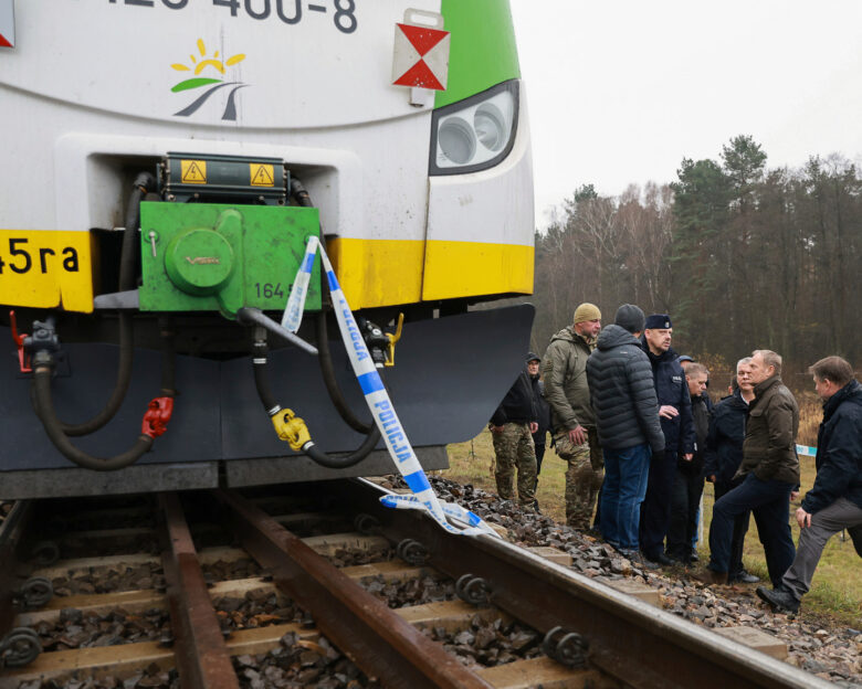 Πολωνία: Έκρηξη σε σιδηροδρομική γραμμή προς την Ουκρανία – Δολιοφθορά βλέπει ο Τουσκ