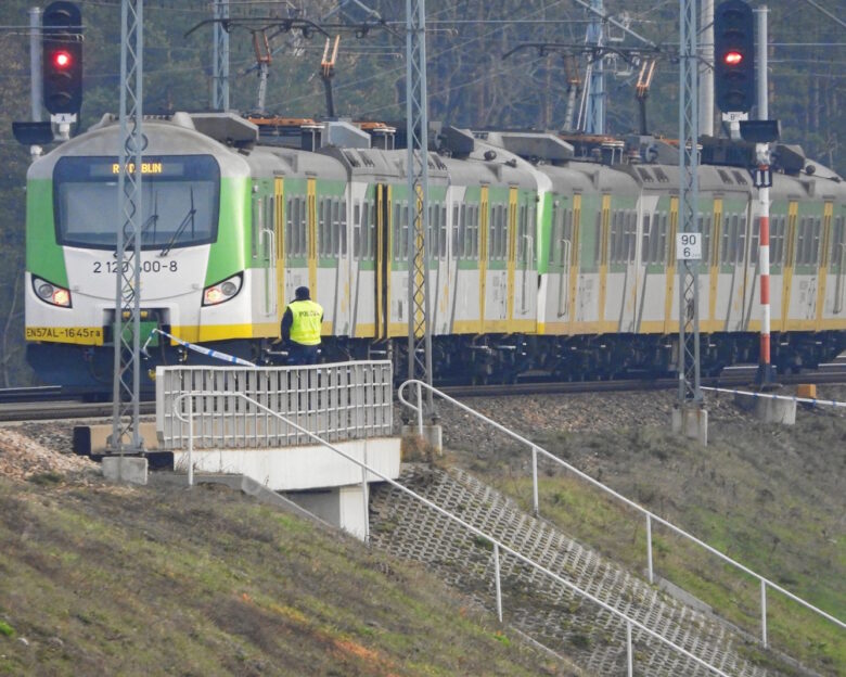 Πολωνία: «Οι ρωσικές μυστικές υπηρεσίες ευθύνονται για την δολιοφθορά στην σιδηροδρομική γραμμή προς την Ουκρανία»