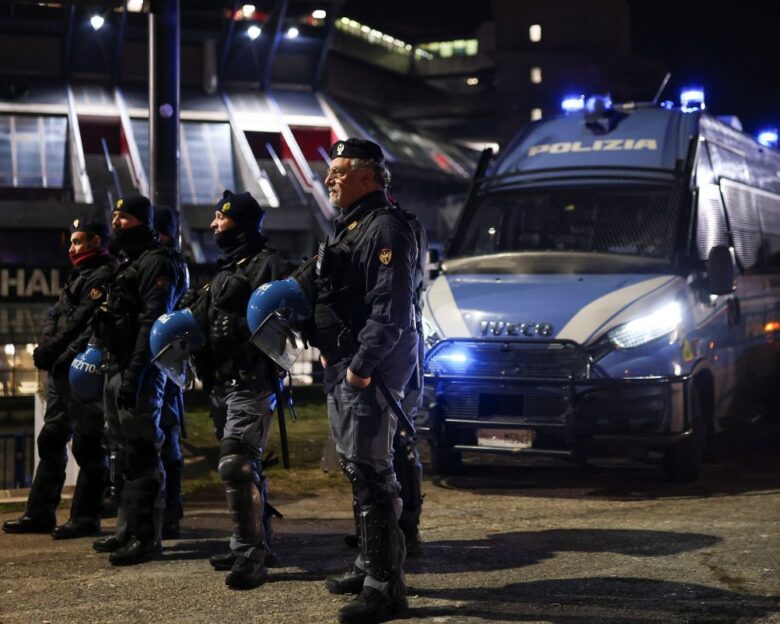 Φρίκη στην Ιταλία: Περικύκλωσαν αμάξι ζευγαριού και βίασαν την κοπέλα μπροστά στον σύντροφό της – Τον ανάγκασαν να βλέπει