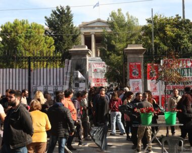 Κόσμος στο Πολυτεχνείο