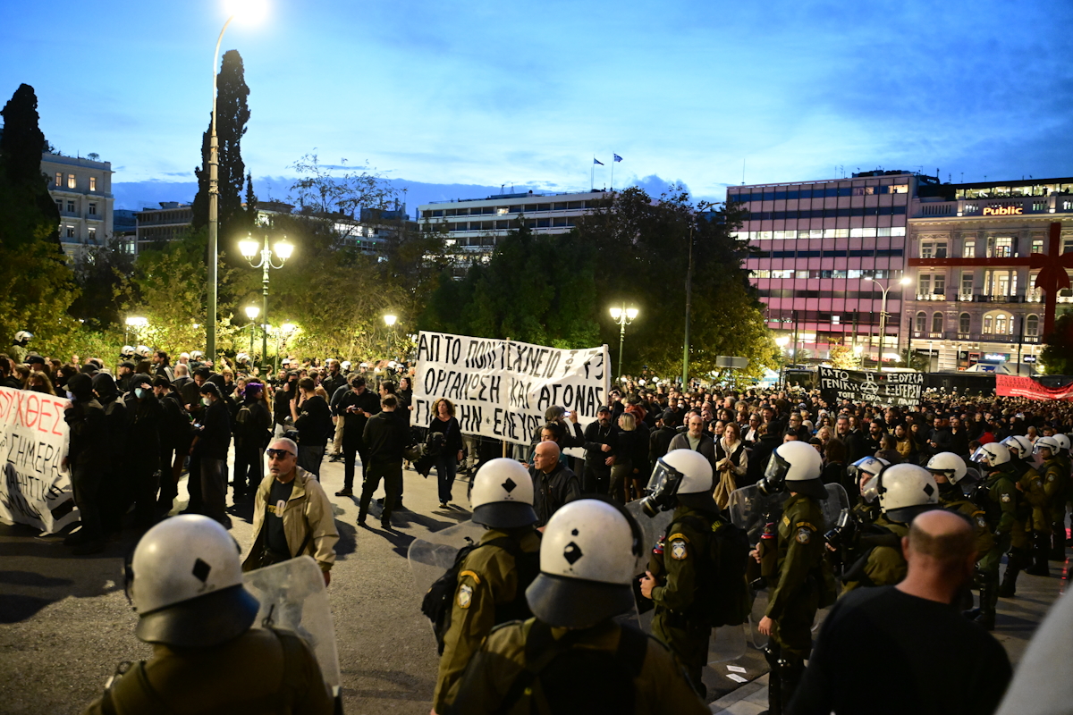 Πορεία για την 52η επέτειο από την εξέγερση του Πολυτεχνείου στην Αθήνα, Δευτέρα 17 Νοεμβρίου 2025.  (ΤΑΤΙΑΝΑ ΜΠΟΛΑΡΗ/EUROKINISSI)