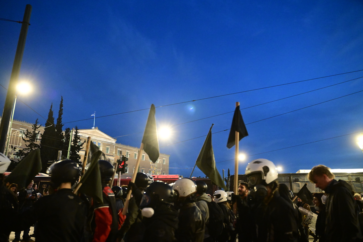 Πορεία για την 52η επέτειο από την εξέγερση του Πολυτεχνείου στην Αθήνα, Δευτέρα 17 Νοεμβρίου 2025.  (ΤΑΤΙΑΝΑ ΜΠΟΛΑΡΗ/EUROKINISSI)