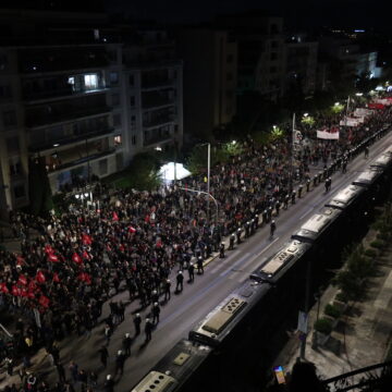 Γενική άποψη της πορείας για την 52η επέτειο του Πολυτεχνείου