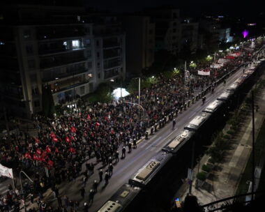 Γενική άποψη της πορείας για την 52η επέτειο του Πολυτεχνείου