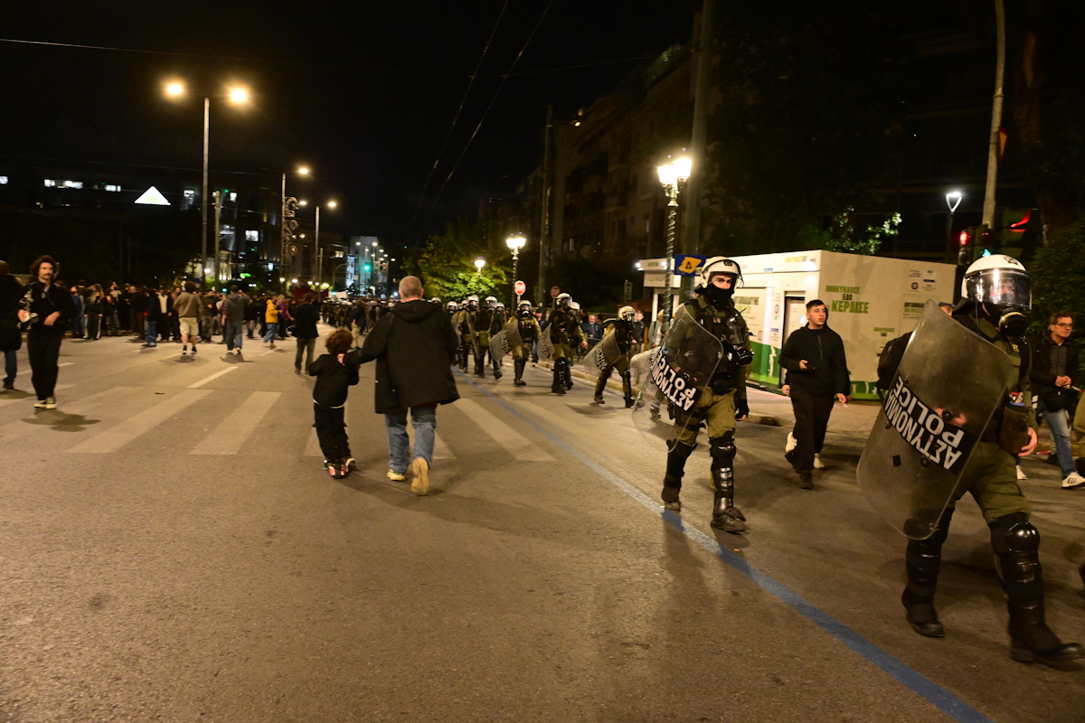 Πορεία για την 52η επέτειο από την εξέγερση του Πολυτεχνείου στην Αθήνα, Δευτέρα 17 Νοεμβρίου 2025.  (ΤΑΤΙΑΝΑ ΜΠΟΛΑΡΗ/EUROKINISSI)