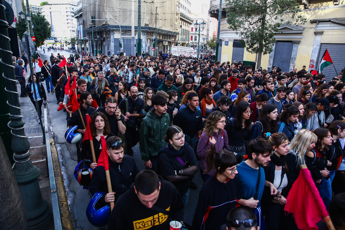 Πορεία για την 52η επέτειο από την εξέγερση του Πολυτεχνείου στην Αθήνα, Δευτέρα 17 Νοεμβρίου 2025.  (ΔΑΝΑΗ ΔΑΥΛΟΠΟΥΛΟΥ/EUROKINISSI)