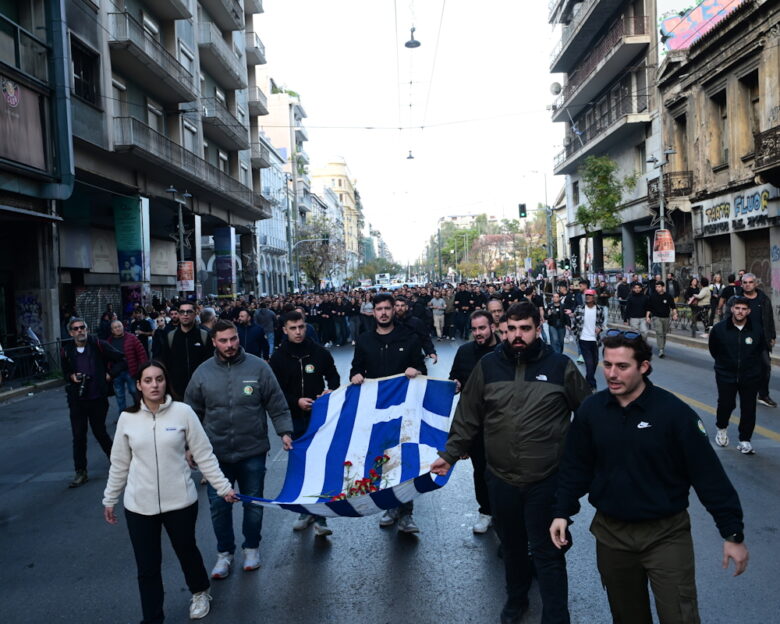 Πολυτεχνείο: Live η πορεία στην αμερικανική πρεσβεία για την 52η επέτειο της εξέγερσης