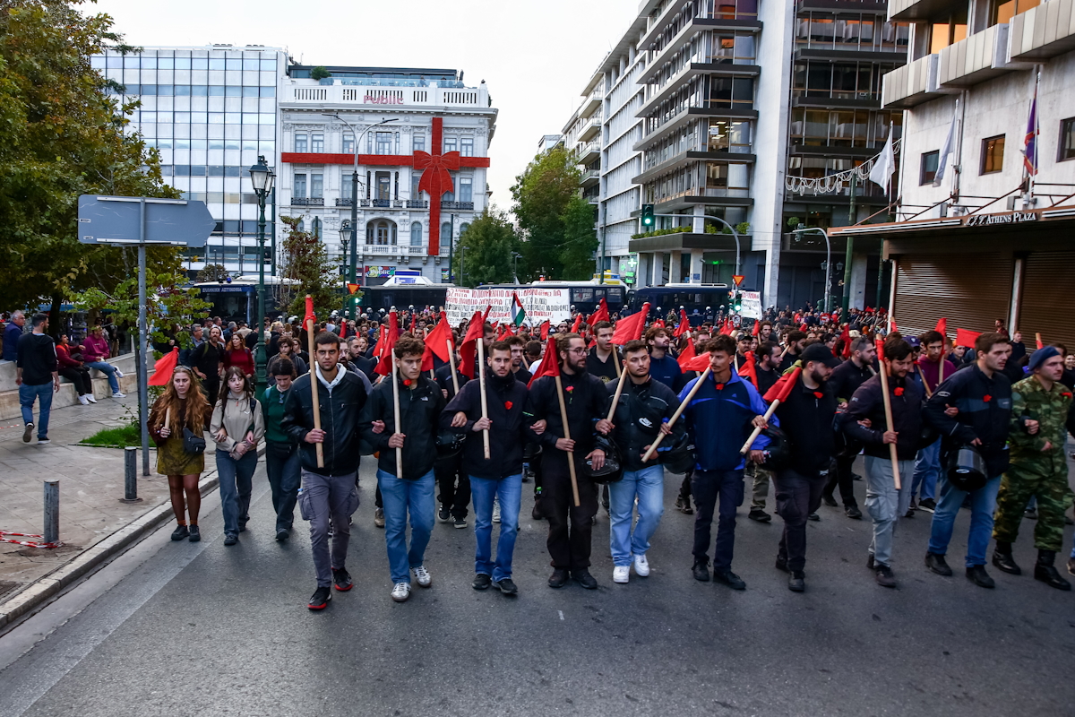 Πορεία για την 52η επέτειο από την εξέγερση του Πολυτεχνείου στην Αθήνα / ΔΑΝΑΗ ΔΑΥΛΟΠΟΥΛΟΥ / EUROKINISSI