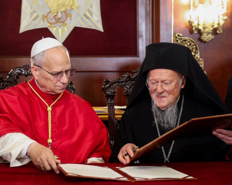 Πάπας Λέων: Στιγμή υψηλού συμβολισμού για τις σχέσεις των δύο εκκλησιών η υπογραφή της Κοινής Δήλωσης με τον Οικουμενικό Πατριάρχη Βαρθολομαίο
