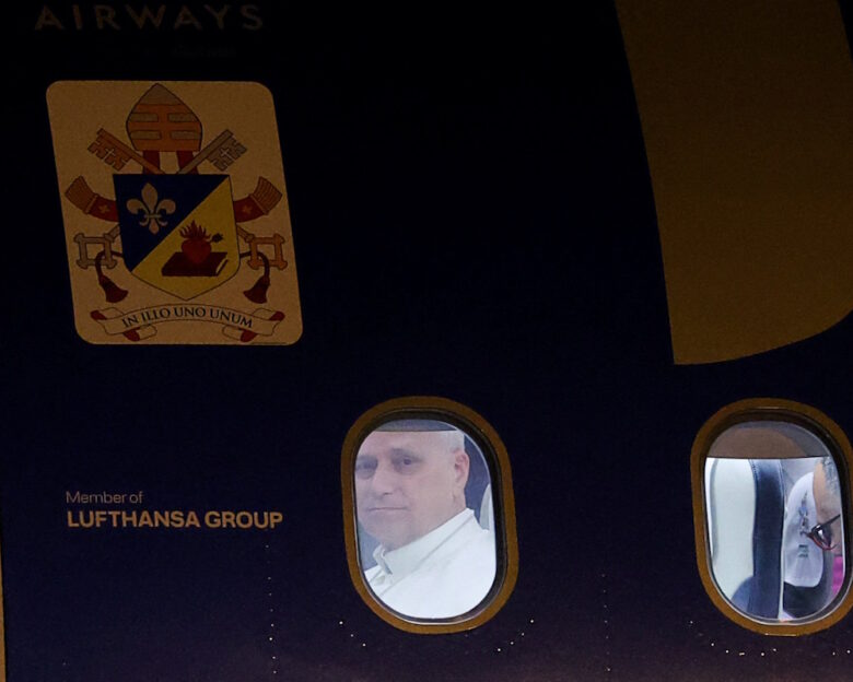 Πάπας Λέων: Η άφιξη του στην Κωνσταντινούπολη για την συνάντηση με τον πατριάρχη Βαρθολομαίο