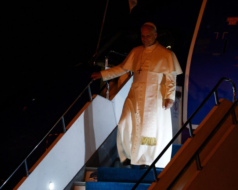 Πάπας Λέων: Η άφιξη του στην Κωνσταντινούπολη για την συνάντηση με τον πατριάρχη Βαρθολομαίο