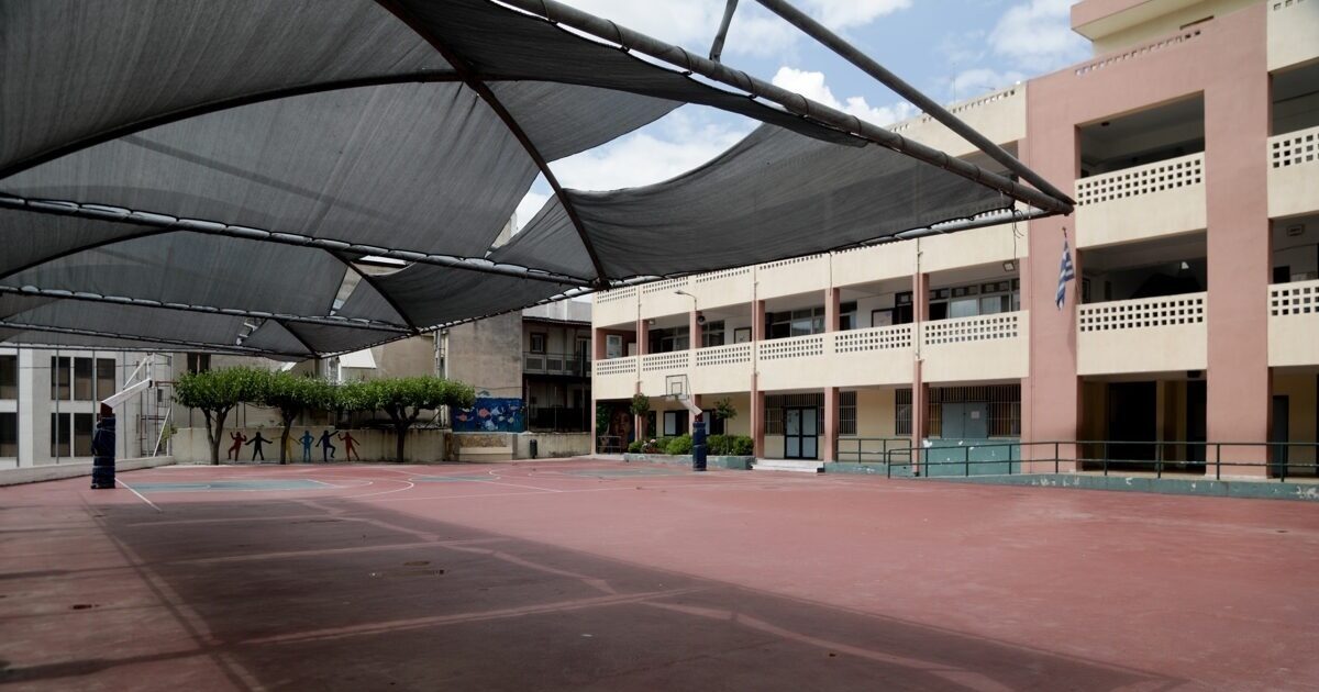 Patras: A student collapsed from drug use in his school – He was taken to the hospital with convulsions