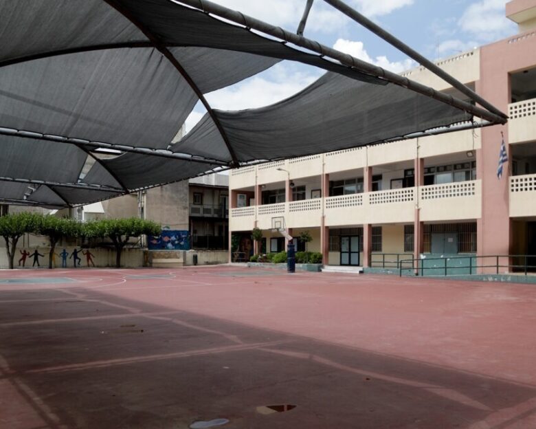 Πάτρα: Μαθητής κατέρρευσε από χρήση ναρκωτικών μέσα στο σχολείο του – Μεταφέρθηκε με σπασμούς στο νοσοκομείο