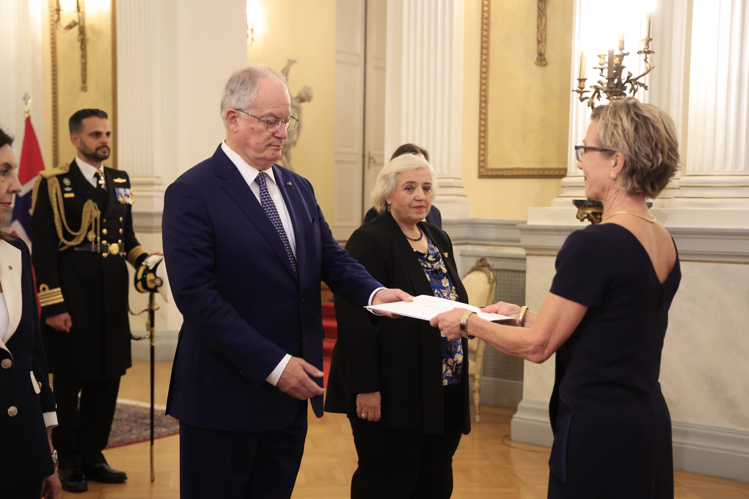 Η πρέσβης της Νορβηγίας παραδίδει τα διαπιστευτήριά της στον ΠτΔ