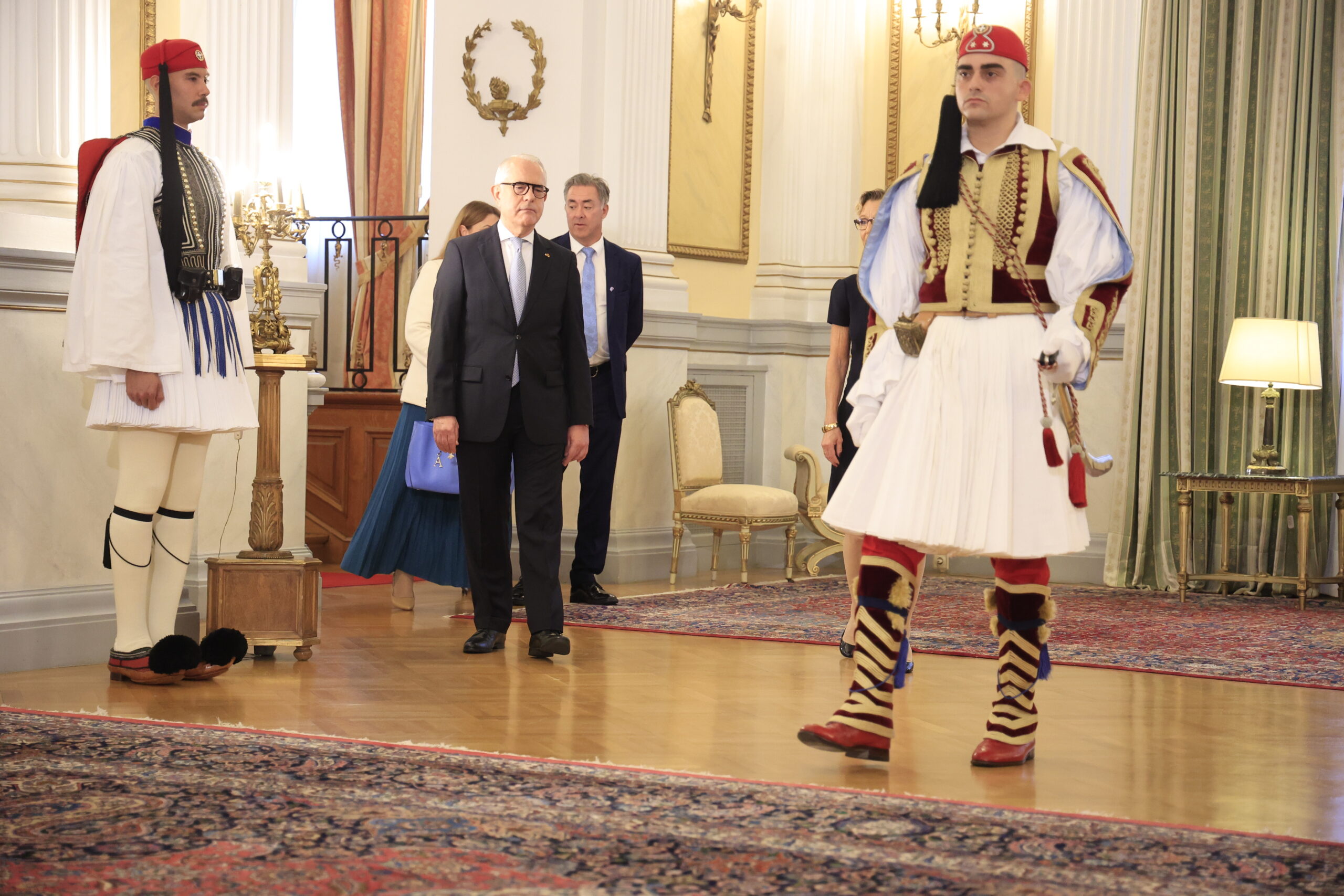 Ο Πρόεδρος της Δημοκρατίας Κωνσταντίνος Αν. Τασούλας υποδέχεται τρεις γυναίκες πρέσβεις