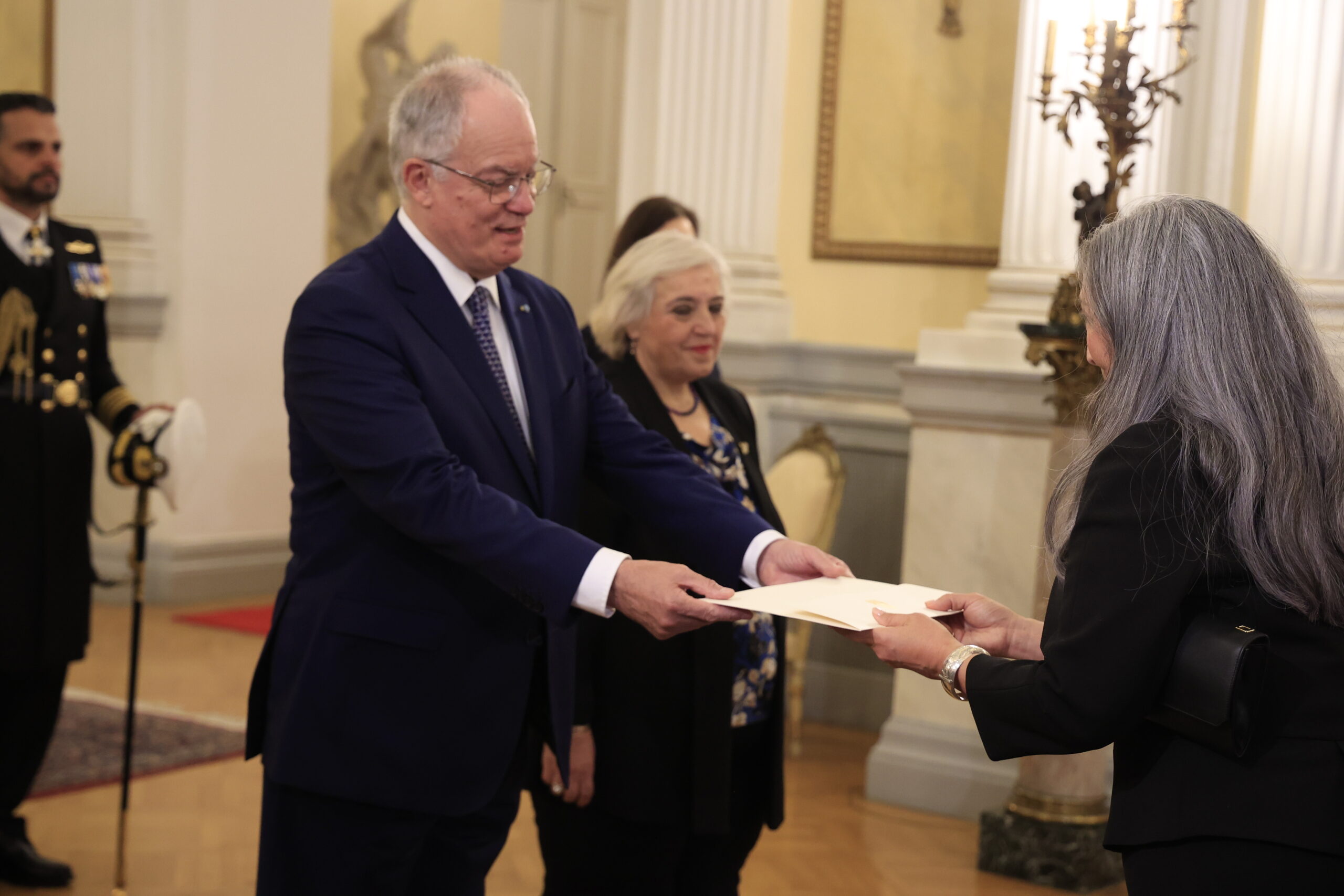 Η πρέσβης του Καναδά παραδίδει τα διαπιστευτήριά της στον ΠτΔ