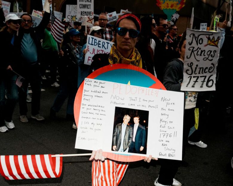 Email «καίει» τον Τραμπ για την υπόθεση Επστάιν: «Γνώριζε για τα κορίτσια, ζήτησε από την Γκισλέιν να σταματήσει»