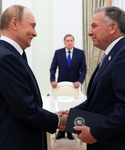 Ο Βλαντίμιρ Πούτιν με τον ειδικό απεσταλμένο του Ντόναλντ Τραμπ, Στιβ Γουίτκοφ