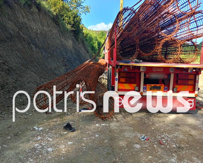 Πύργος: Εργάτης καταπλακώθηκε από σίδερα όταν προσπάθησε να τα ξεφορτώσει από φορτηγό – Διασωληνώθηκε στο νοσοκομείο