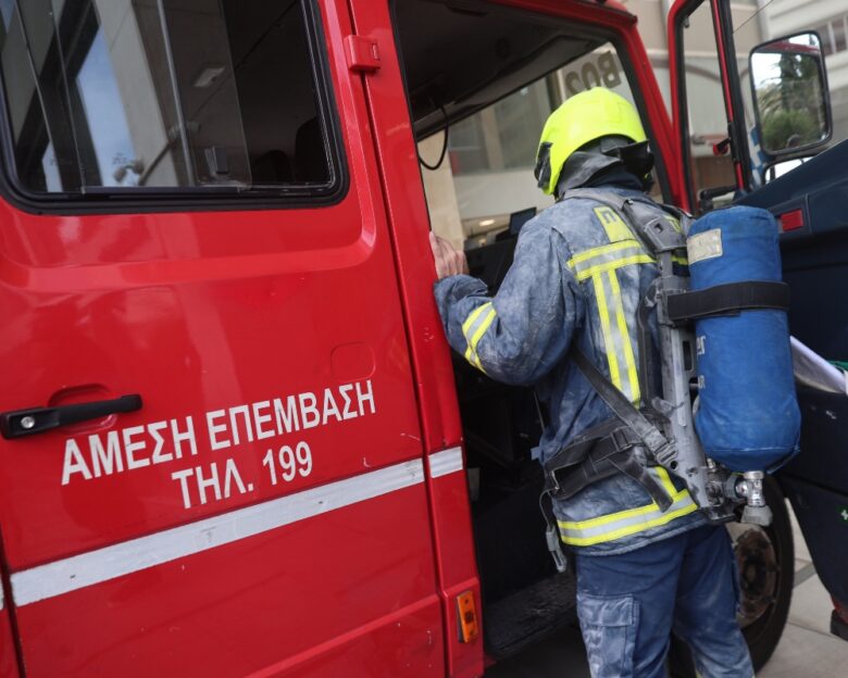 Έκρηξη σε συνεργείο αυτοκινήτων στον Νέο Κόσμο: Ξέσπασε φωτιά και κάηκαν αυτοκίνητα