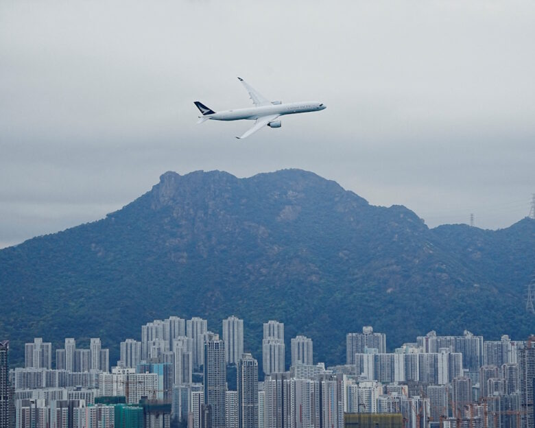 Μήνυση 5 εκατομμυρίων δολαρίων στην Qatar Airways για αλλεργικό σοκ 3χρονης από σοκολάτα που της έδωσε αεροσυνοδός
