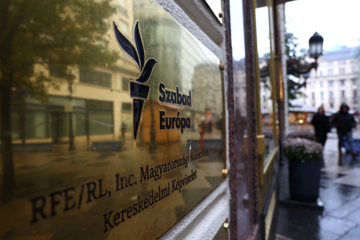 Η είσοδος του ραδιοφωνικού σταθμού Radio Free Europe - Radio Liberty στην Βουδαπέστη