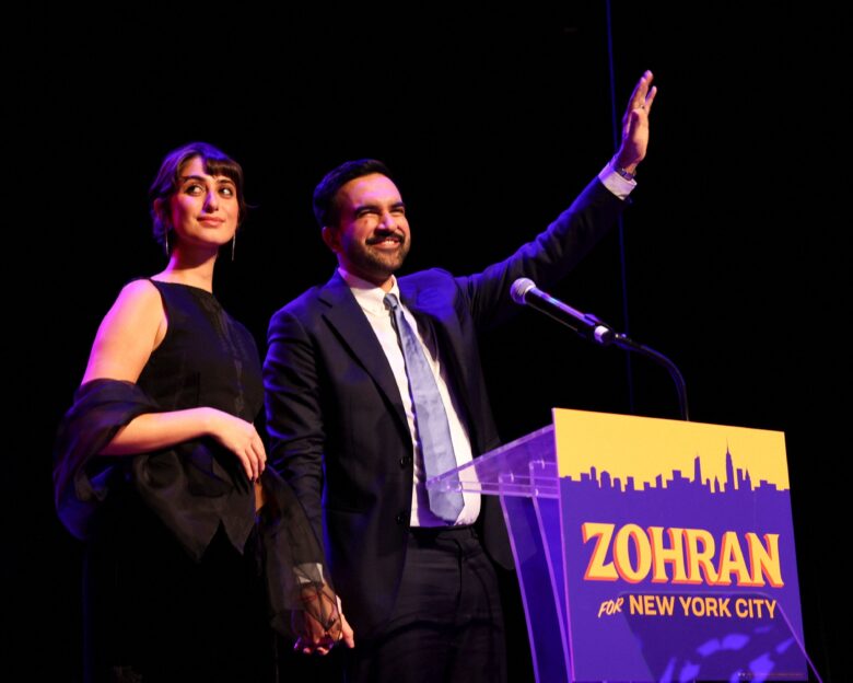 Ο Τραμπ περιμένει στη γωνία τον «κομμουνιστή» Μαμντάνι: Θα συναντηθούν την Παρασκευή στον Λευκό Οίκο